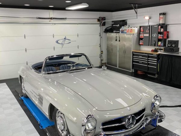 Silver Mercedes 300 SL